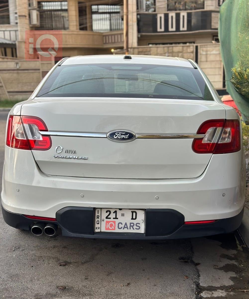 Ford Taurus
